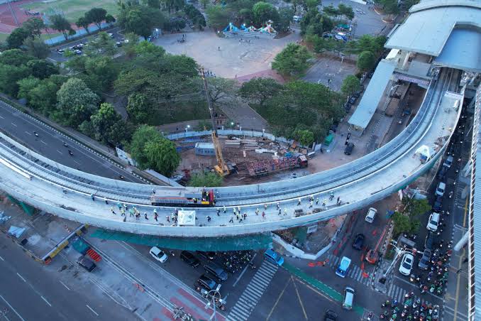Bakal Terintegrasi, Proyek LRT Velodrome-Manggarai Tembus 55 Persen