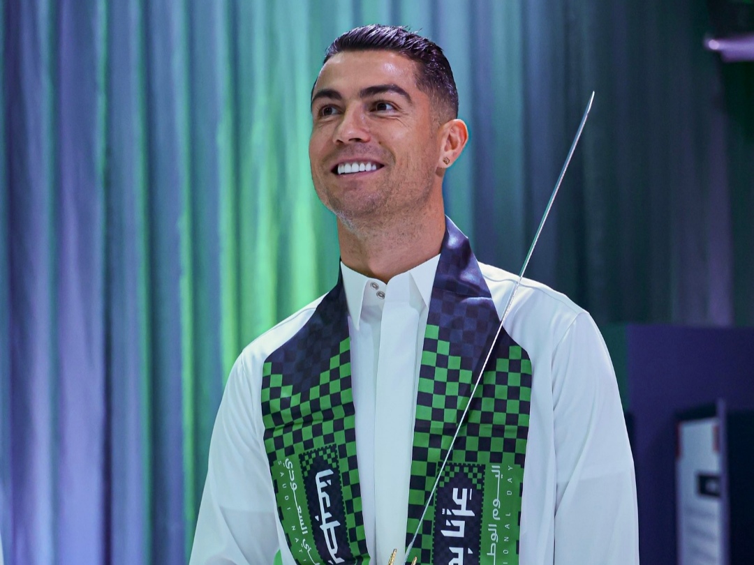 Cristiano Ronaldo Angkat Pedang, Ikut Meriahkan Hari Nasional Arab Saudi