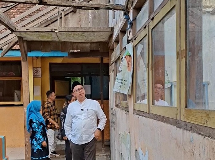 Tinjau SD Rusak di Lumajang, Anggota DPR RI Janji Kawal Revitalisasi Sekolah